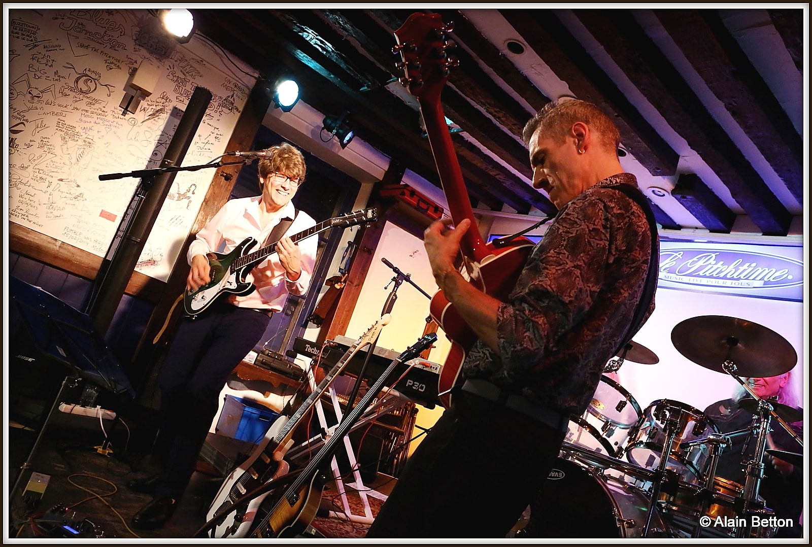 Jason Kingsley (22) Paris Move