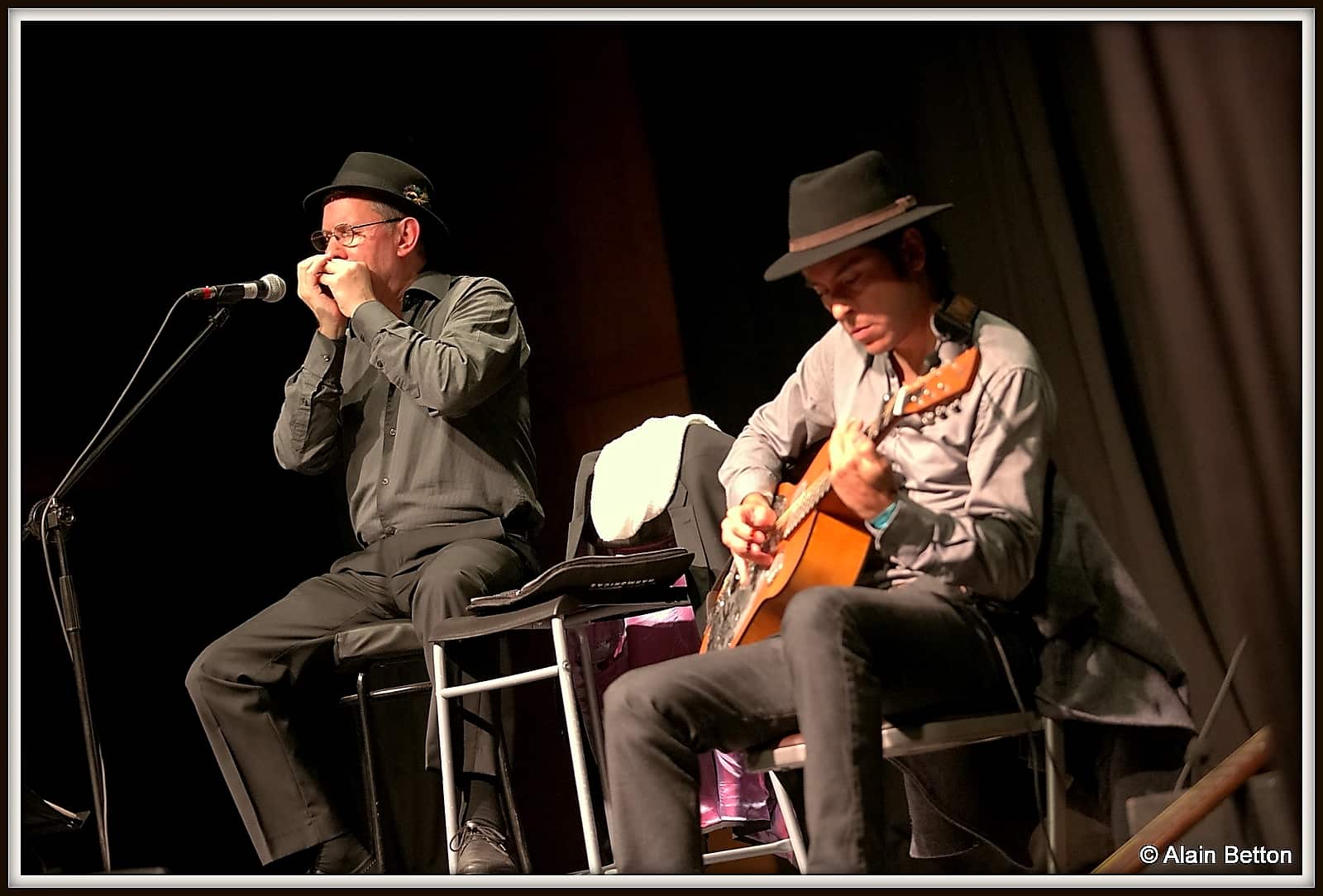 Chapeau de magicien noir, haut de scène, pour spectacle de Jazz sur scène