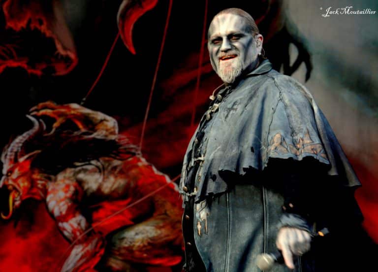 Prince Gothique Membre D Un Groupe De Rock Connu ALCATRAZ 2019 – DAY 3 – POWERWOLF - Paris Move