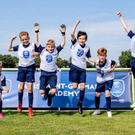 Camp foot PSG Academy en Angleterre en été