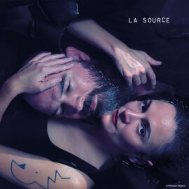La Source, duo incarné par Mélodie Orru à la voix et Pierre Le Bourgeois au violoncelle